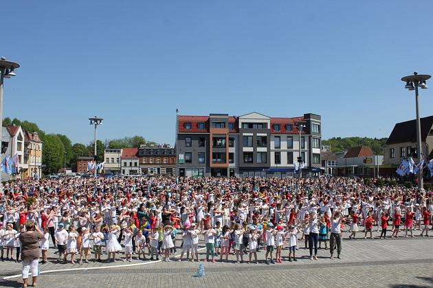 Rekord w tańczeniu układu choreograficznego do piosenki „Chocolate choco choco” pobity!