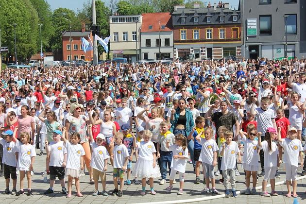 Rekord w tańczeniu układu choreograficznego do piosenki „Chocolate choco choco” pobity!