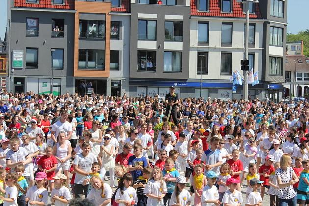 Rekord w tańczeniu układu choreograficznego do piosenki „Chocolate choco choco” pobity!