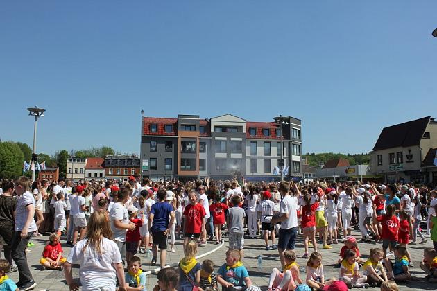 Rekord w tańczeniu układu choreograficznego do piosenki „Chocolate choco choco” pobity!