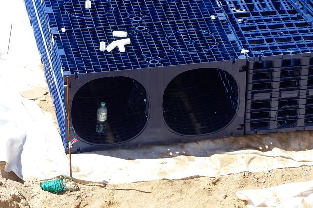 Zakopują skrzynie na Osiedlu Wschód