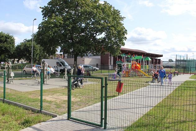 „Pod papugami”. Nowy plac zabaw przy ul. Staszica