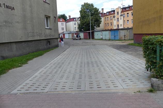 Utwardzone wjazdy na podwórka przy 1 Maja, Czołgistów i Polskich Marynarzy