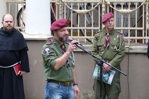 Wmurowali urnę z ziemią pod budowanym pomnikiem gen. Sosabowskiego