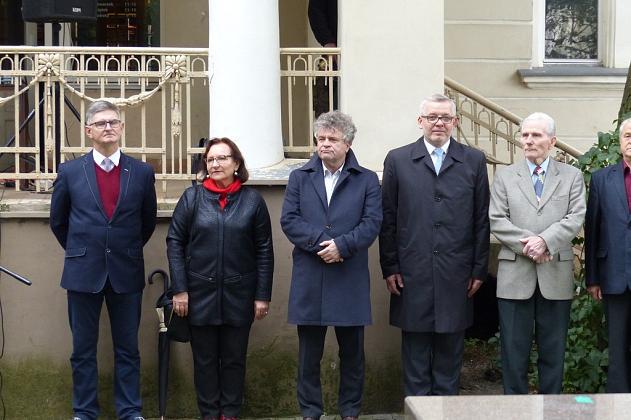 Wmurowali urnę z ziemią pod budowanym pomnikiem gen. Sosabowskiego