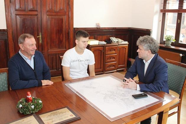 Pierwszy lęborczanin w piłkarskiej Ekstraklasie uhonorowany przez Burmistrza