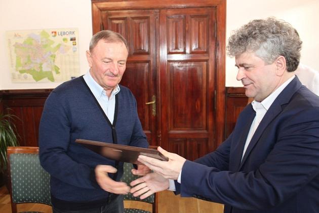 Pierwszy lęborczanin w piłkarskiej Ekstraklasie uhonorowany przez Burmistrza