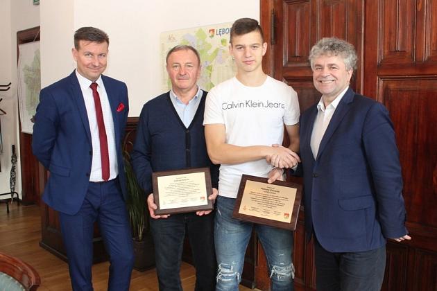 Pierwszy lęborczanin w piłkarskiej Ekstraklasie uhonorowany przez Burmistrza