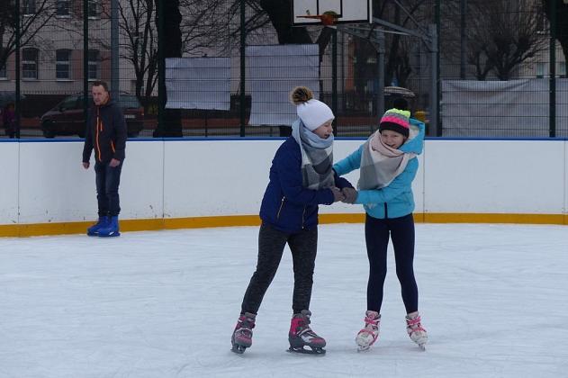 Lodowisko na placu Piastowskim otwarte. Zapraszamy!