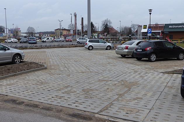 35 utwardzonych miejsc parkingowych na Tczewskiej i Krzywoustego