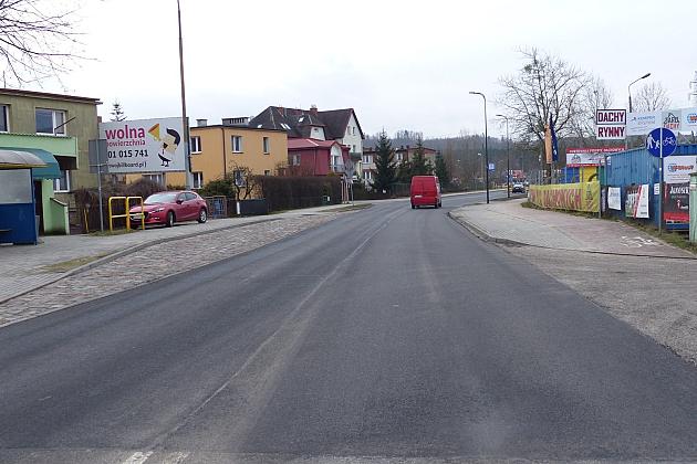 Łagoda zima sprzyja drogowcom. Nowy asfalt na Słupskiej i Cisowej