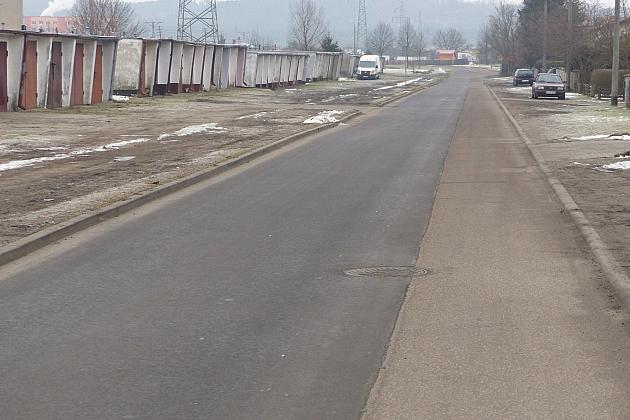 Łagoda zima sprzyja drogowcom. Nowy asfalt na Słupskiej i Cisowej