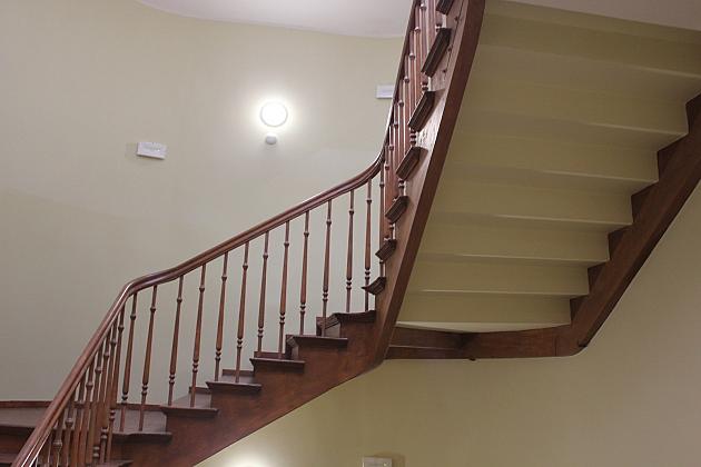 Klatka i schody w budynku MOPS wyremontowane