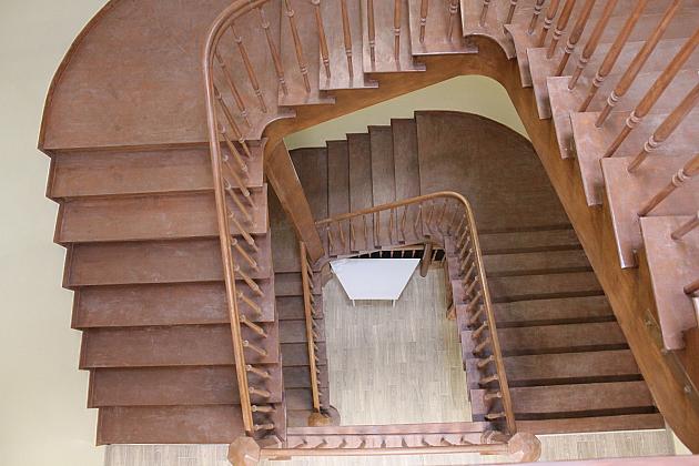 Klatka i schody w budynku MOPS wyremontowane