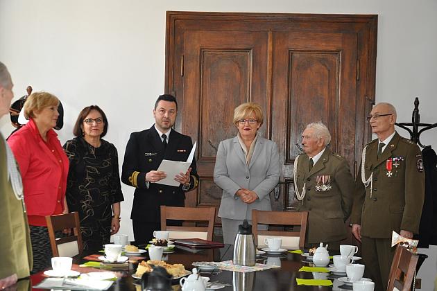 Oficerskie awanse dla kombatantów