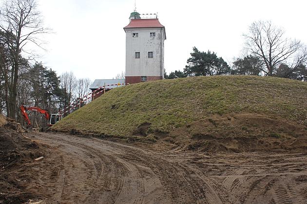 Dokopali się do fundamentów. Przebudowa Wieży Ciśnień