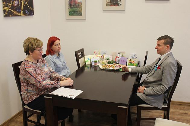 Niebieskie wstążeczki – znak solidarności z osobami z autyzmem