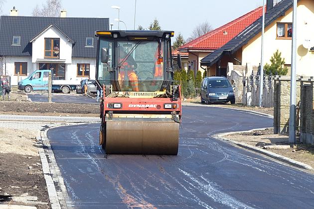 Kładą asfalt na Szarych Szeregów i gen. Sosabowskiego
