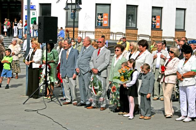 Znicze i kwiaty pamięci w rocznicę wybuchu wojny  