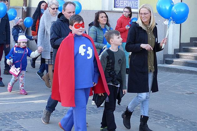 Niebieski Lębork. Podsumowanie kwietniowych Dni Autyzmu.