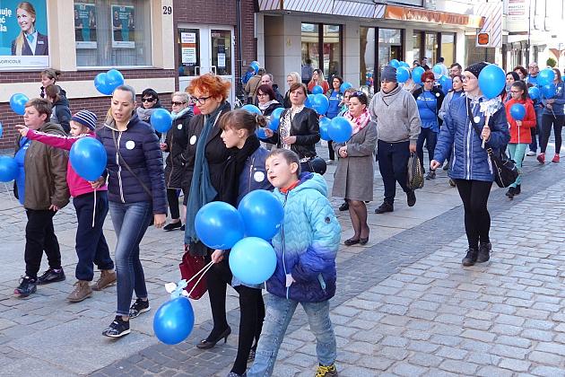 Niebieski Lębork. Podsumowanie kwietniowych Dni Autyzmu.