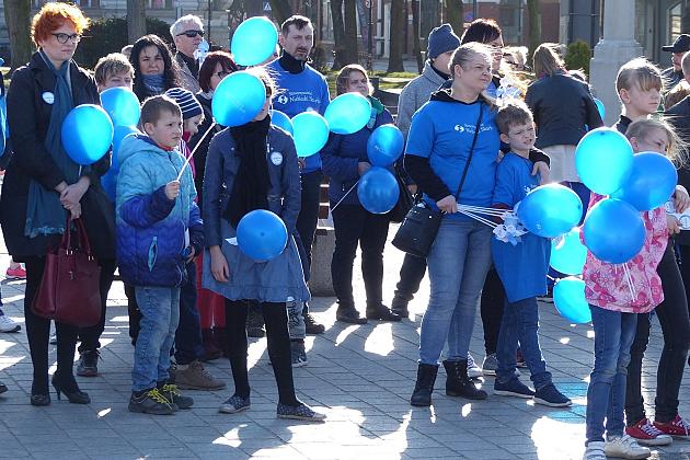 Niebieski Lębork. Podsumowanie kwietniowych Dni Autyzmu.