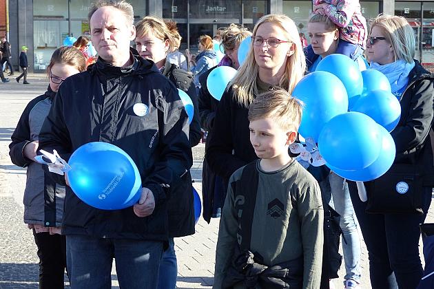 Niebieski Lębork. Podsumowanie kwietniowych Dni Autyzmu.