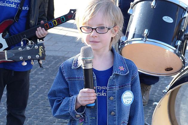 Niebieski Lębork. Podsumowanie kwietniowych Dni Autyzmu.