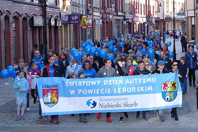 Niebieski Lębork. Podsumowanie kwietniowych Dni Autyzmu.