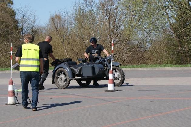 Zabytkowe motocykle rywalizowały na drogach naszego powiatu