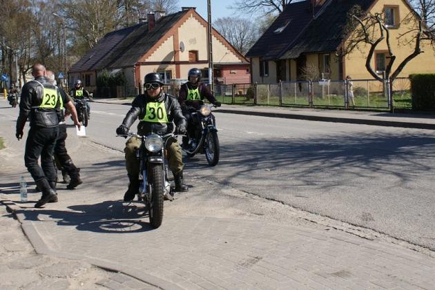 Zabytkowe motocykle rywalizowały na drogach naszego powiatu
