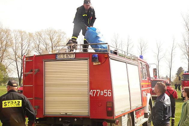 Posprzątano rzekę Łebę