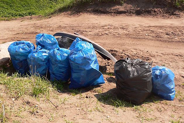 Posprzątano rzekę Łebę