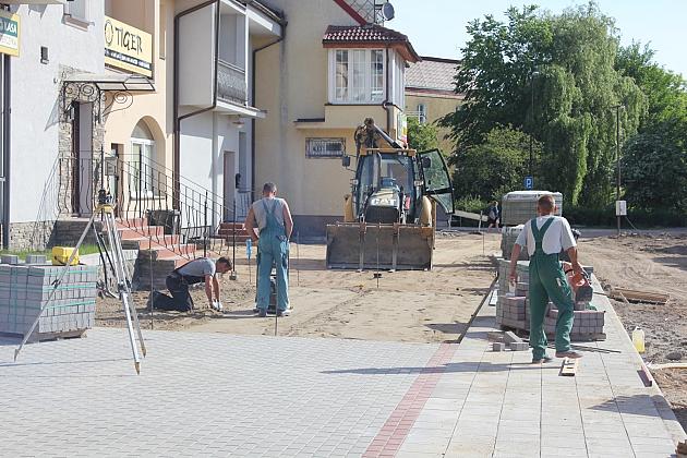 Parking w budowie. Czas na roboty brukarskie