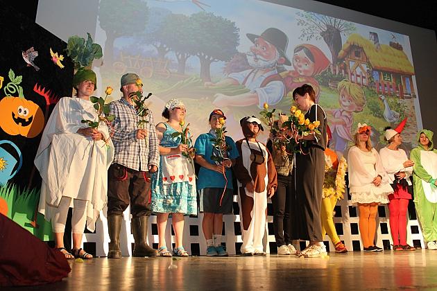 Zbierali na Hospicjum. Wystawili „Rzepkę” Juliana Tuwima