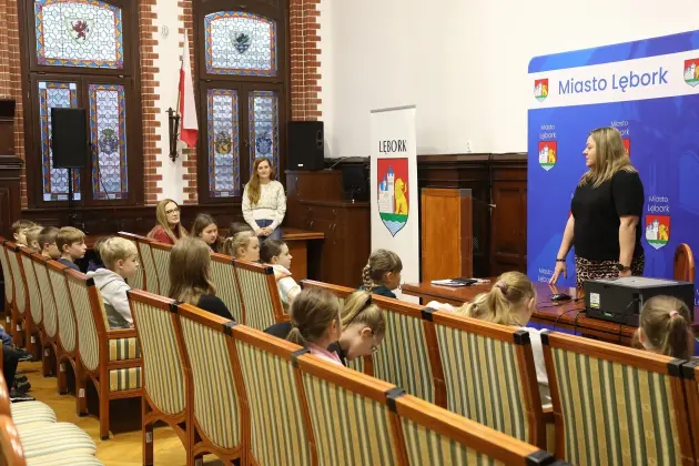 Uczniowie SP1 poznali kulisy pracy Urzędu Miejskiego w Lęborku