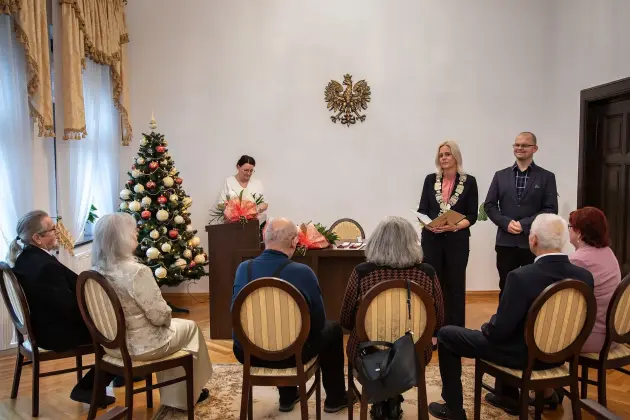 Złote Gody w lęborskim ratuszu – trzy pary świętowały 50-lecie małżeństwa