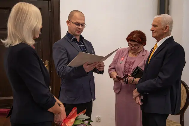 Złote Gody w lęborskim ratuszu – trzy pary świętowały 50-lecie małżeństwa