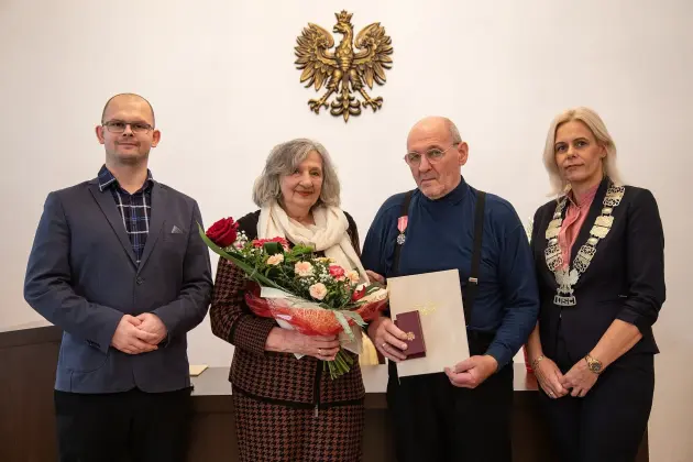 Złote Gody w lęborskim ratuszu – trzy pary świętowały 50-lecie małżeństwa