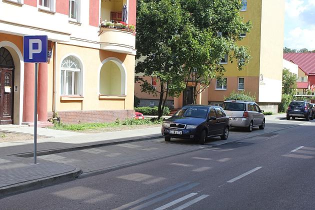 Miejsca parkingowe i bezpieczne przejście przy Przedszkolu nr 1