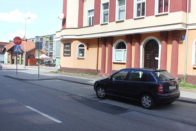 Miejsca parkingowe i bezpieczne przejście przy Przedszkolu nr 1