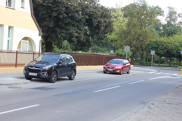 Miejsca parkingowe i bezpieczne przejście przy Przedszkolu nr 1