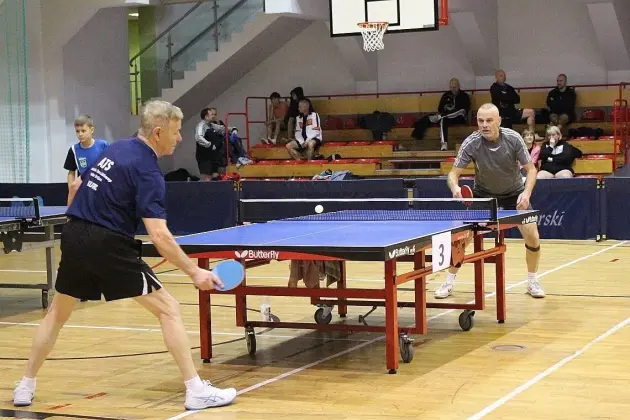 Tenis stołowy łączy pokolenia: od 10 do 83 lat na lęborskich mistrzostwach