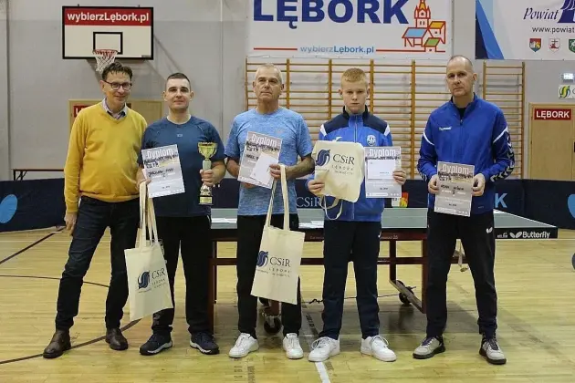 Tenis stołowy łączy pokolenia: od 10 do 83 lat na lęborskich mistrzostwach