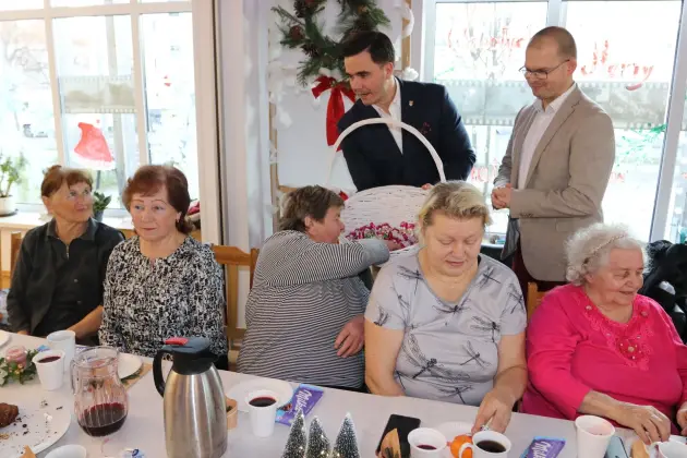 Opłatek, życzenia i kolędy – świąteczne spotkanie Ligi Kobiet Polskich