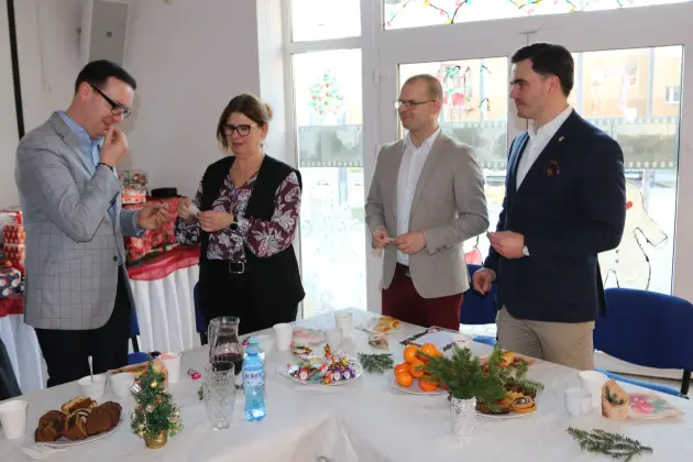 Opłatek, życzenia i kolędy – świąteczne spotkanie Ligi Kobiet Polskich