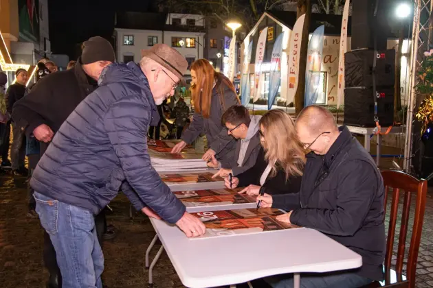 Miejskie kalendarze Lęborka na 2026 rok trafiły do mieszkańców