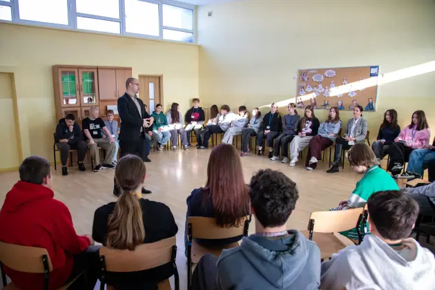 Lekcja obywatelska w SP 5 – burmistrz odpowiadał na pytania uczniów