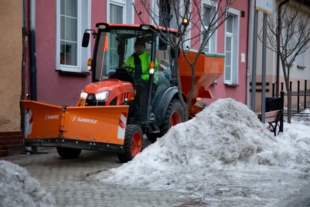 AKCJA ZIMA w Lęborku. Walka z gołoledzią
