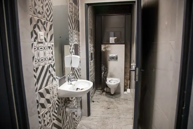 Pożar w publicznej toalecie – szybkie działania Straży Miejskiej